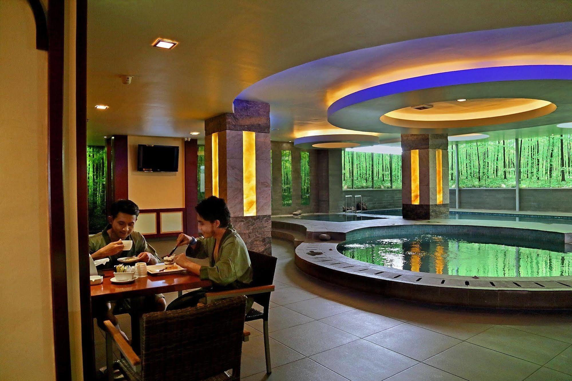 Gino Feruci Kebon Jati By Kagum Hotels Bandung Exteriör bild